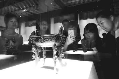 西周鸟纹方鼎亮相中国园博馆
