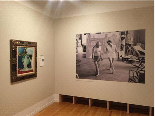  除了毕加索的经典创作，摄影师为毕加索记录下的经典一瞬也于展览中呈现。