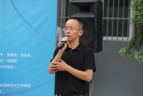 万旗艺术中心董事长谢文清