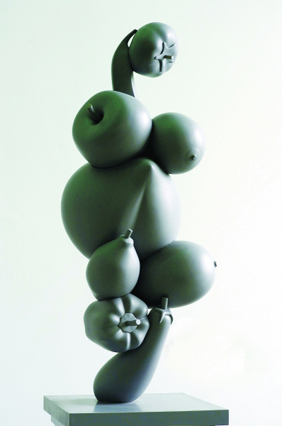 杨国辛雕塑《好果子系列》，高110cm，ABS材料，200