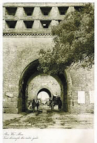 1921,广渠门全貌(南面)。奥斯伍尔德·喜仁龙摄。