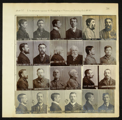 雷丁监狱的囚犯在他们受指控或转移之前的照片。图片：Photo © Berkshire Record Office，courtesy of Artangel