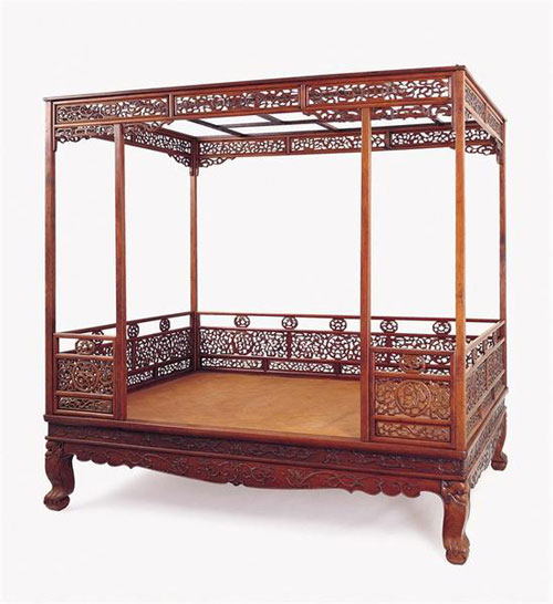  Canopy bed