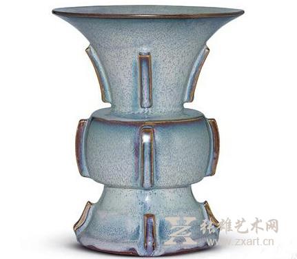 No.3 元/明初钧窑天蓝釉出戟尊，成交价：460万港元。