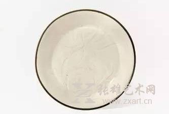 5.北宋 定窑白釉刻莲文盘