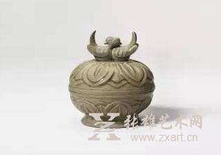 6.五代/北宋  越窑青釉刻莲纹鸳鸯钮圆盒