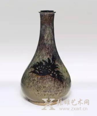 11.南宋 吉州窑玳瑁釉剪紙贴双凤纹长颈瓶 铭「飞鹤」