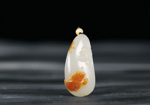 卢伟 和田玉籽料年年有余挂件 　　5.1×2.5×1.6cm 27g