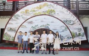 绍兴现“巨无霸”折扇 认证基尼斯之最