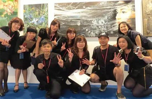 参展艺术家合影
