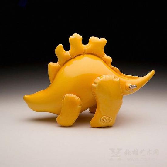 这些充气恐龙竟然是用陶土制作的