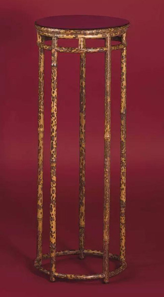Lot 1119 清十八世纪 湘妃竹黑漆面香几高 77cm、直径28.5cm 成交价：87,500 美元