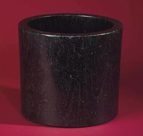 Lot 1101 清十八世纪 紫檀大笔筒 高19.2cm、直径21.5cm 成交价：43,750 美元