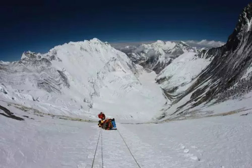 2010年5月23日，从珠峰南坡登顶后下撤，登山下撤过程中的风险比...