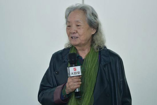    中央美术学院教授、中国美协重彩画研究会会长蒋采苹先生在开幕式上致辞