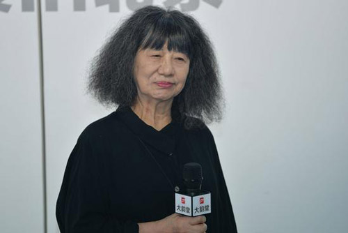  参展艺术家代表上條陽子女士在开幕式上致辞