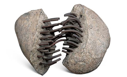 隋建国 结构18# 辉绿岩 红铜 雕塑 43×25×22cm 1995年