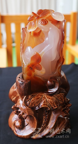 李剑的《玉人临池》