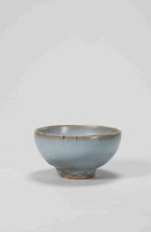 宋代 钧窑天蓝釉茶盏  H:4 cm D:7.5 cm  来源：日本藤原集古堂  NT$ 320,000 - 420,000