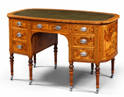  英国维多利亚时期椴木及细木镶嵌图书桌 76×129×73厘米 19世纪90年代