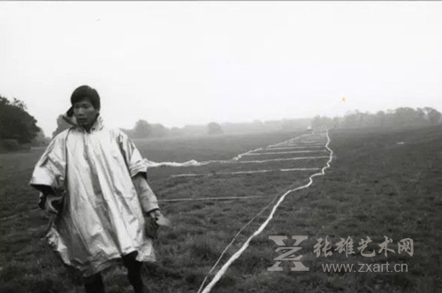 1994年，蔡国强首次在英国巴斯尝试《天梯》