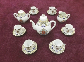   纹章瓷茶具