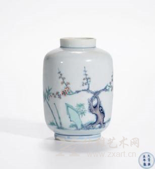     Lot163 清雍正 斗彩梅竹纹小灯笼瓶 高10.5cm 款识：“大清雍正年制”款 估价：800,000 - 1,200,000 RMB