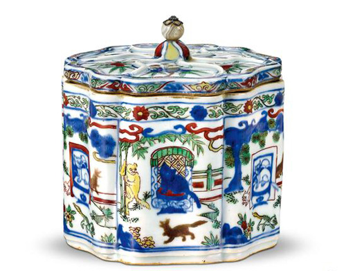 LOT 0087  明万历 五彩群猫图花棱形盖盒 成交价：790.6万港币