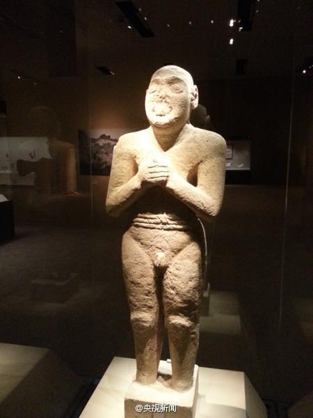 6000年前沙特人形石碑 堪称"表情包"