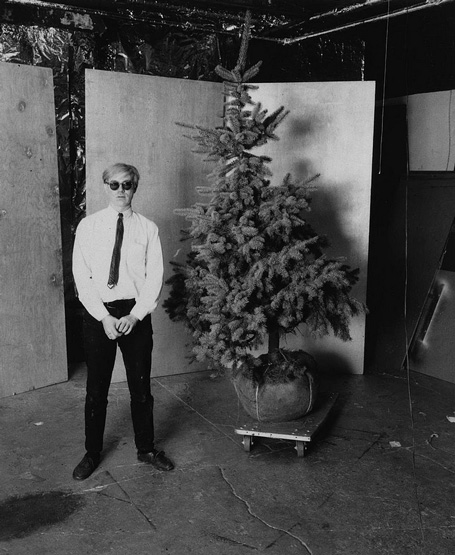 ▲安迪·沃霍尔和圣诞树