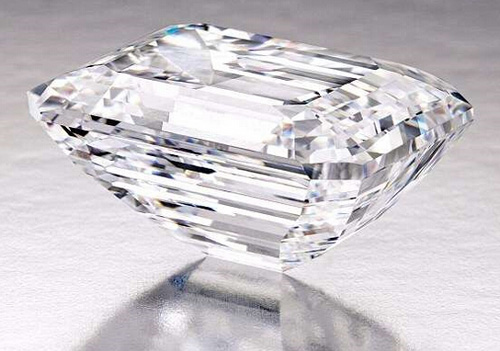100克拉完美钻石将在纽约上拍