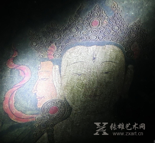 被钉子损坏的壁画