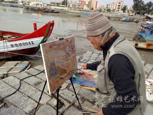 艺术家在惠安崇武半月湾渔家客栈写生基地进行写生创作