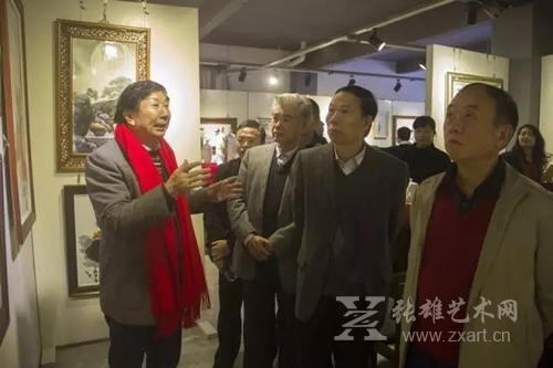 李怀南先生向大家介绍景德镇陶瓷文化