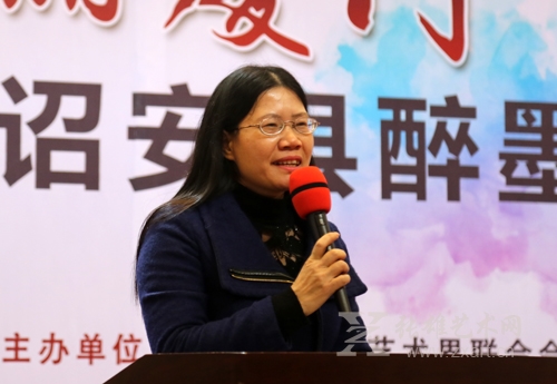 参展艺术家代表林锦莲发言