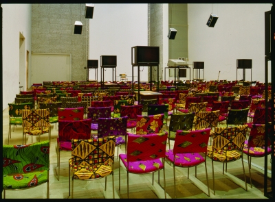   第十届文献展上弗朗茨·魏斯特作品“文献展椅子”