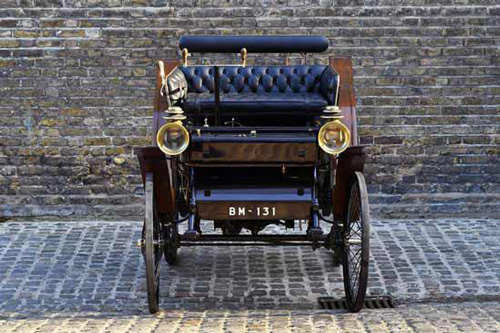 123岁古董汽车拍卖 出价427万人民币