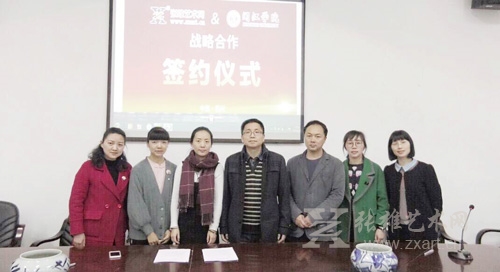 （左四：闽江学院美术学院院长郑鑫，右三：美术学院副教授郑频，右二：美术学院党委副书记张颖，右一：美术学院办公室负责人林美，左一：教学秘书郑金凤）