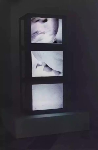 张培力，个人卫生，1998，三视频录像，5'49''