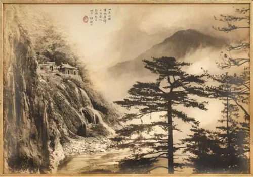 拍卖新闻 > 正文 《东西横贯路》 成交价:812,500港元 《黄山云海》
