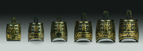 西汉  青铜鎏金涂银编钟六件，江西省考古研究所藏。图片：致谢大都会艺术博物馆