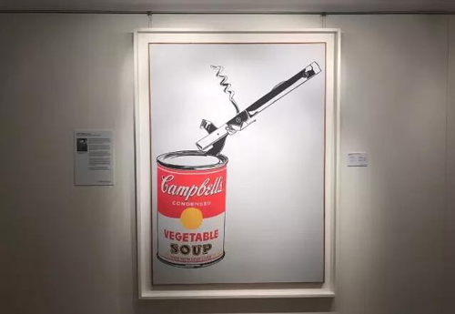安迪・沃霍尔作于1962年的一幅重要作品《大型金宝菜汤罐头及开罐器》现正于香港佳士得艺廊进行预展