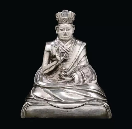 六世夏玛巴红帽法王亲制的银制圣像正面
