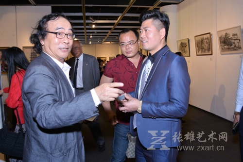 台湾中华时报社长蔡跃顺先到现场采访