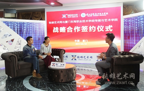 厦门东海职业技术学院传媒与艺术学院罗丽玲（右）和陈涵（左）老师接受采访