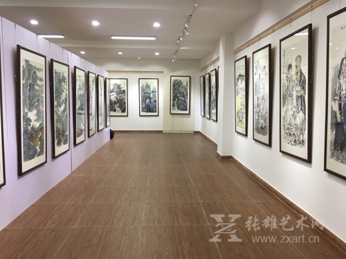    开幕式后，艺术家还开展了“中国画名家作品研讨会”