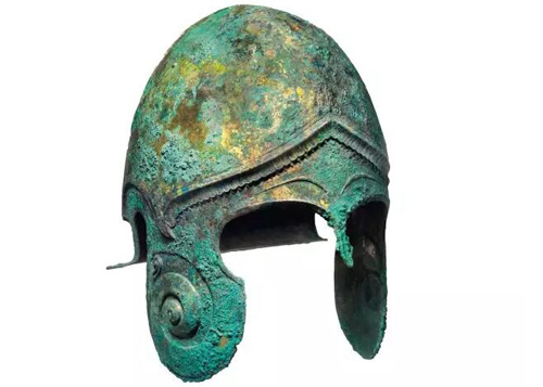 古典时期，公元前约450 - 400年 希腊青铜卡尔西迪头盔 高 27.3 cm. 估价：美元 350,000 -550,000