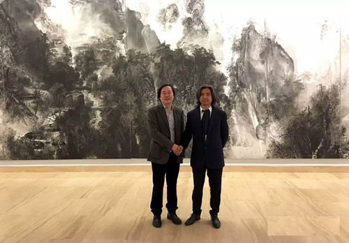 中国美术馆馆长吴为山观展