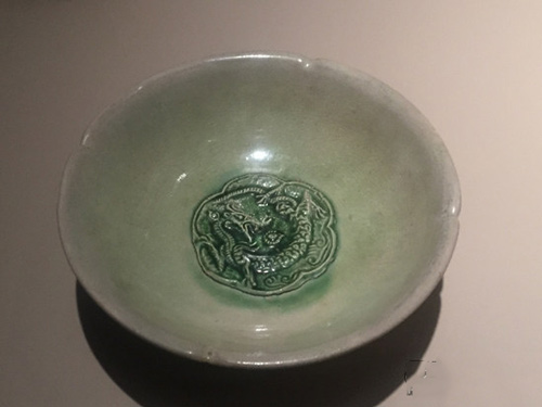        带龙纹的巩县窑