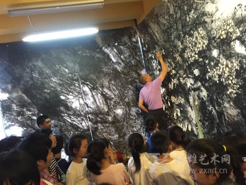 刘新才巨幅水墨画《岩壑春光》